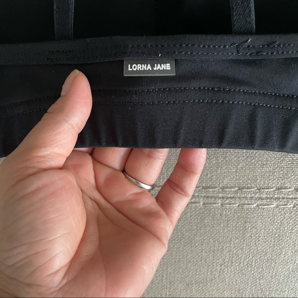 Lorna Jane sport bra - Picture 2 of 6